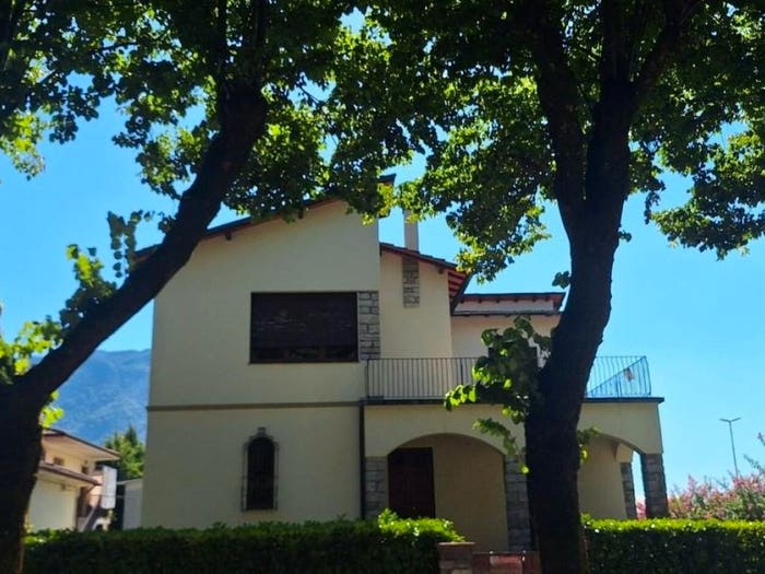 Appartamento con 6 locali in vendita in Centro, Borgo a Mozzano