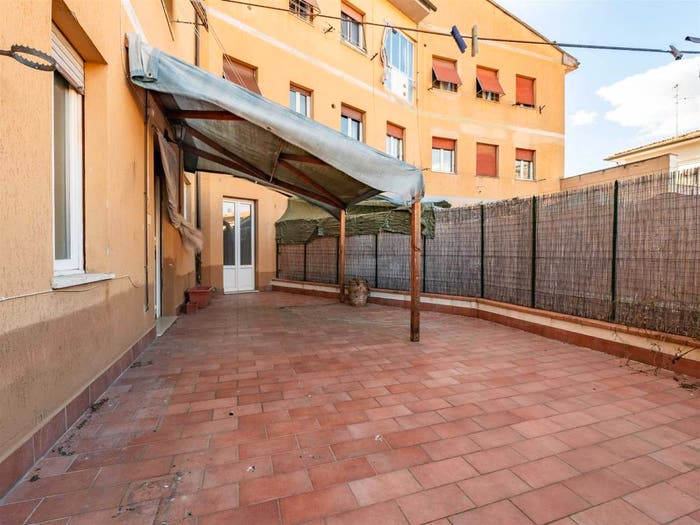 Appartamento con 6 locali in vendita in Largo Bellucci, Centro, Poggibonsi