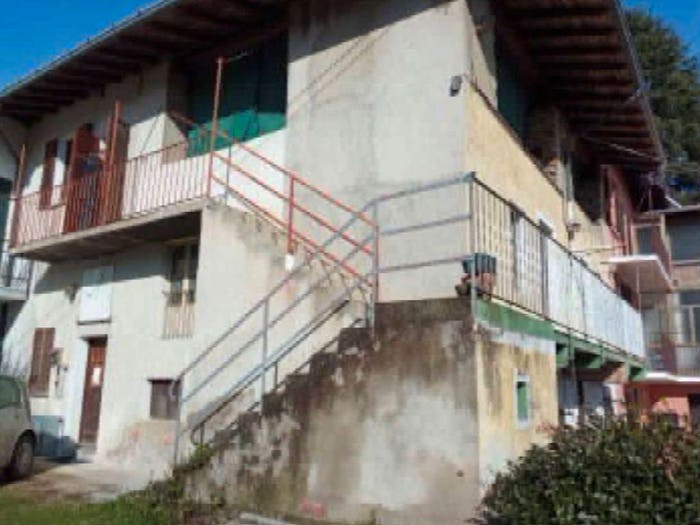 Appartamento con 5 locali in vendita in Via vittorio veneto, Travedona Monate, TravedonaMonate