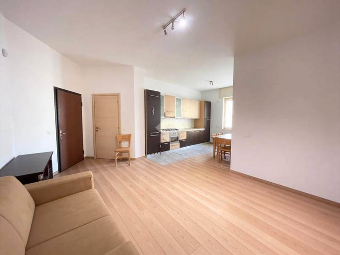 Appartamento trilocale in vendita in Via Lario, Zara, Milano