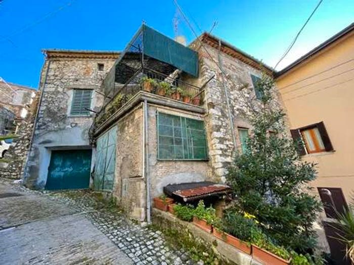 Appartamento con 5 locali in vendita in Via Porta Di Ferro No Number, Centro, Castro dei Volsci