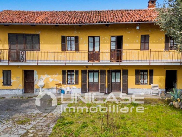 Casa con 6 locali in vendita in Strada Camborgetti Ballada, Bricherasio