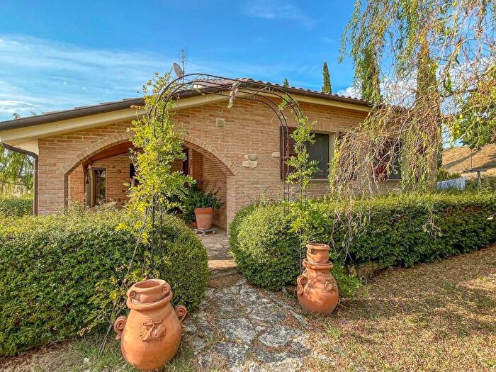 Casa quadrilocale in vendita in Via Urbinate, Urbino