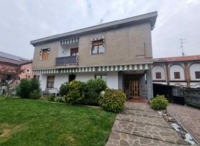 Appartamento trilocale in vendita in Via Isonzo, Centro, Cogliate