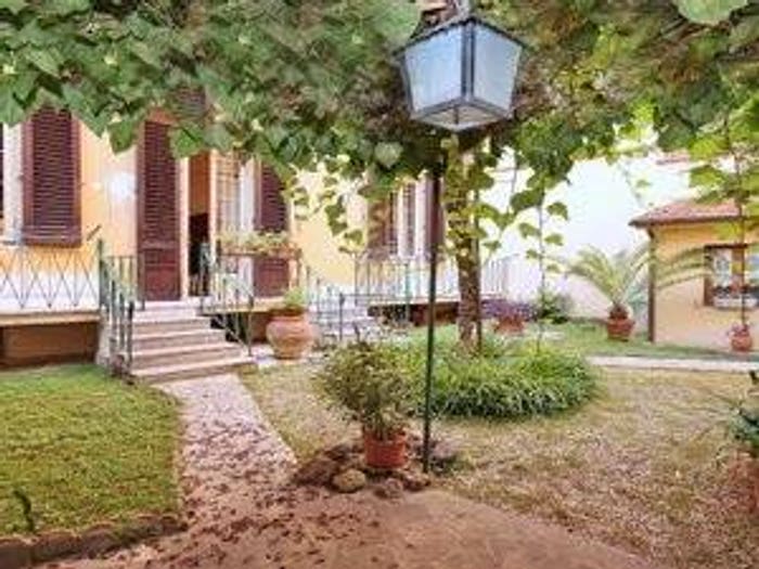 Appartamento con 6 locali in vendita in Via Gustavo Modena, San Marco SS Annunziata, Firenze