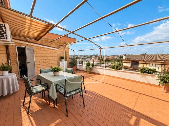 Casa quadrilocale in vendita in Via Tricase, Borghesiana, Roma