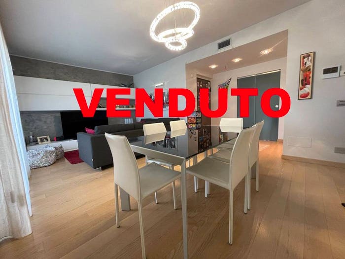 Appartamento trilocale in vendita in Via Silvio Pellico, Centro, Caronno Pertusella