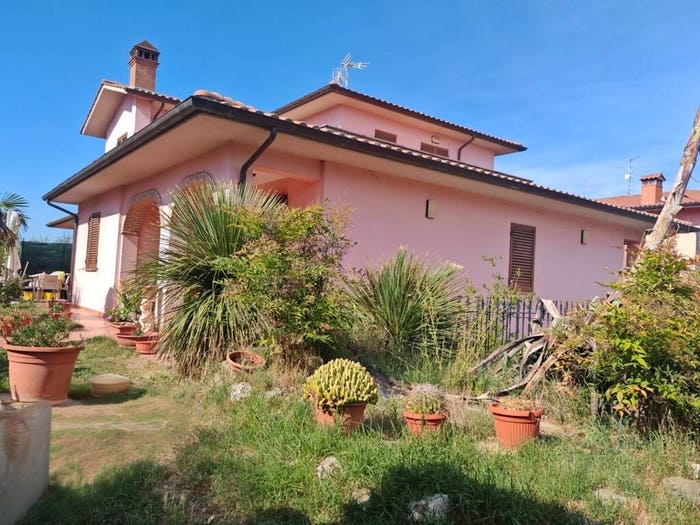 Appartamento trilocale in vendita in Via Nazionale, Pozzuolo, Castiglione del Lago