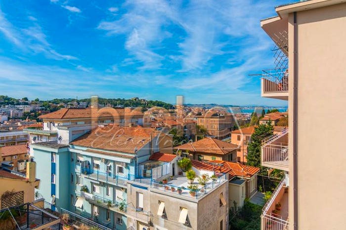 Appartamento con 5 locali in vendita in Adriatico, Ancona
