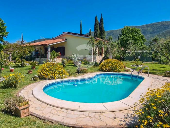 Casa con 6 locali in vendita in Orvieto