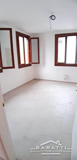 Casa con 6 locali in vendita in Novi Di Modena
