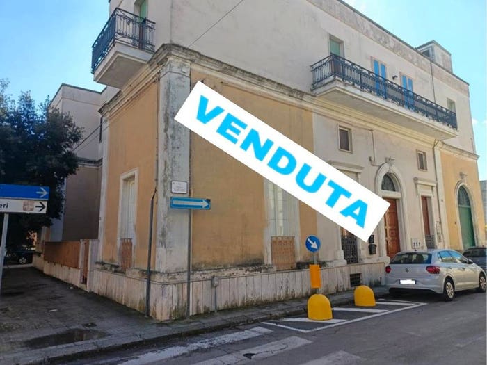 Casa con 6 locali in vendita in Via Roma, Copertino