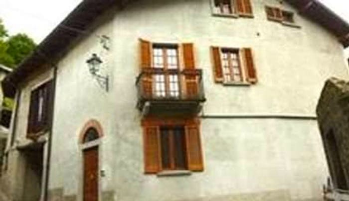 Casa quadrilocale in vendita in Via Pietro Fioroni, Lasnigo