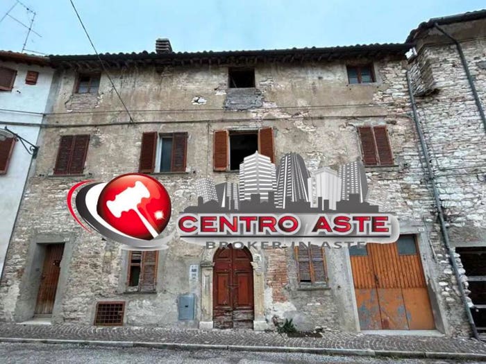 Appartamento con 6 locali in vendita in Via delle Tinte Fossombrone PU Italia, Centro, Fossombrone