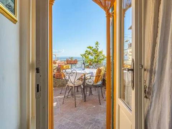 Appartamento quadrilocale in vendita in Via Nazionale, Centro, Cortona