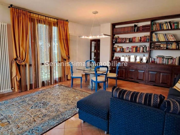 Casa con 6 locali in vendita in Centro, Montelabbate