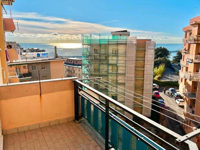 Appartamento trilocale in vendita in Via Laviosa, Pegli, Genova