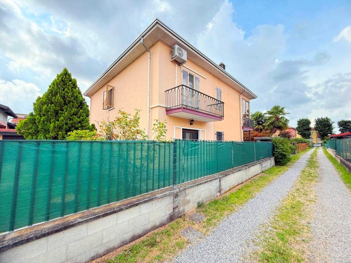 Appartamento trilocale in vendita in Via Giacomo Matteotti, Centro, Ferno