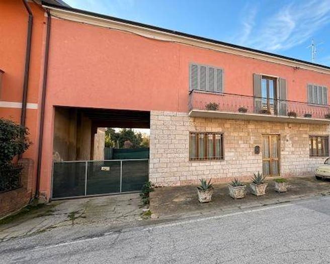 Casa con 6 locali in vendita in Centro, Badia Polesine