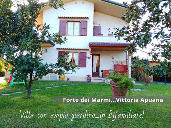 Casa con 6 locali in vendita in Via Civitali, Forte Dei Marmi