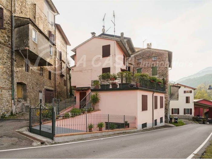 Appartamento trilocale in vendita in via al canale, Marzolara, Calestano