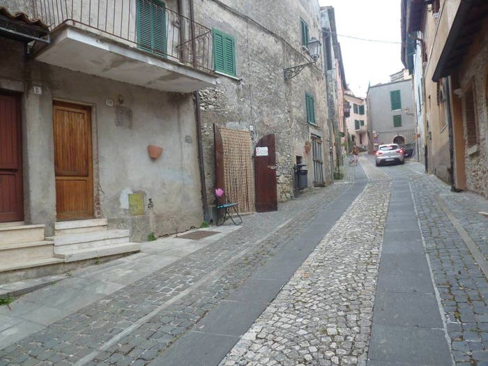 Appartamento trilocale in vendita in Via Valeria, Riofreddo
