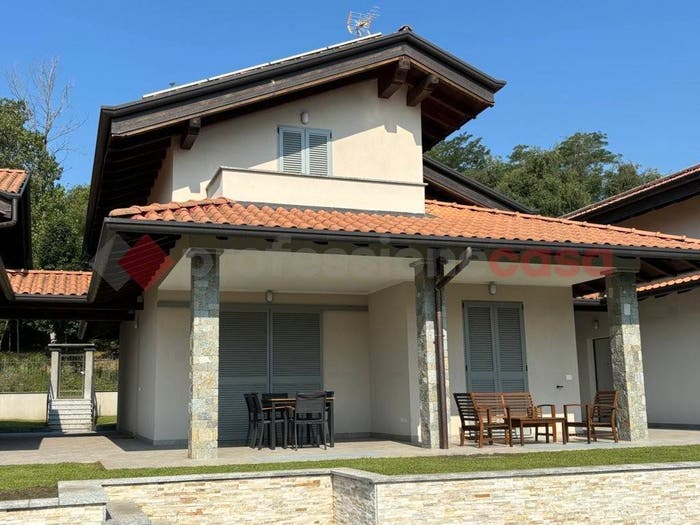 Casa quadrilocale in vendita in Via Erro, Paruzzaro