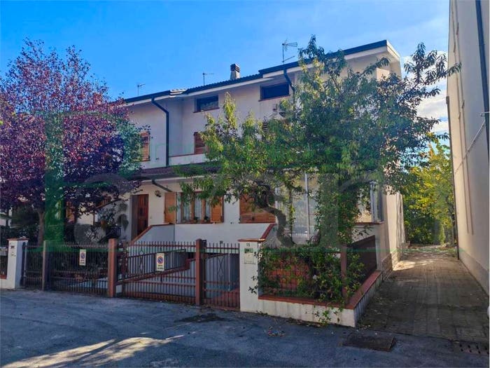 Casa con 6 locali in vendita in Via Tevere, Ospedale, Rimini