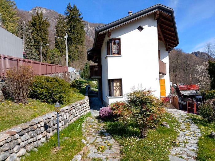 Casa quadrilocale in vendita in Via Piani Resinelli, Centro, Ballabio