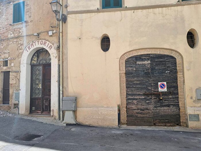 Appartamento con 8 locali in vendita in Corso Foronovo, Torri In Sabina