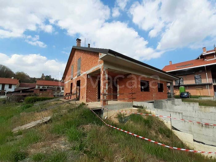 Casa con 6 locali in vendita in Castelnuovo Don Bosco