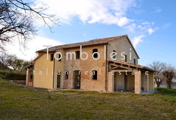 Casa con 6 locali in vendita in Frazione San Ginesio, Arcevia