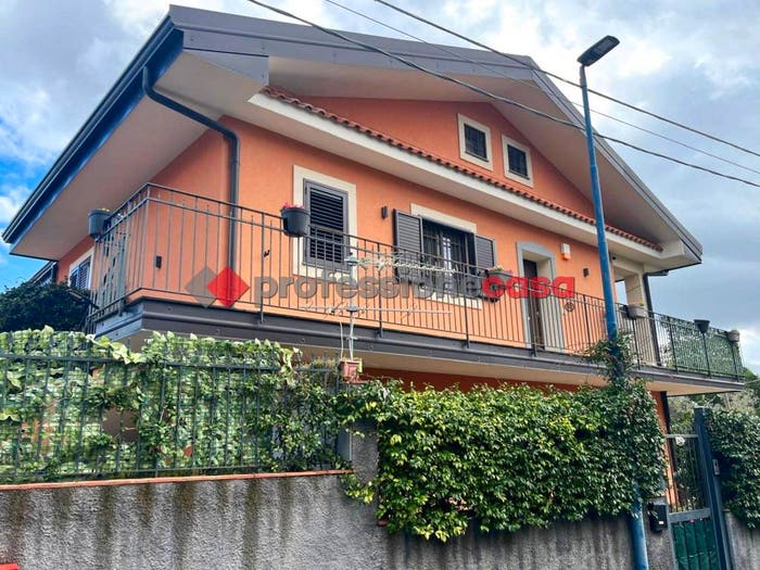 Appartamento quadrilocale in vendita in Via Stesicoro, Centro, Pedara
