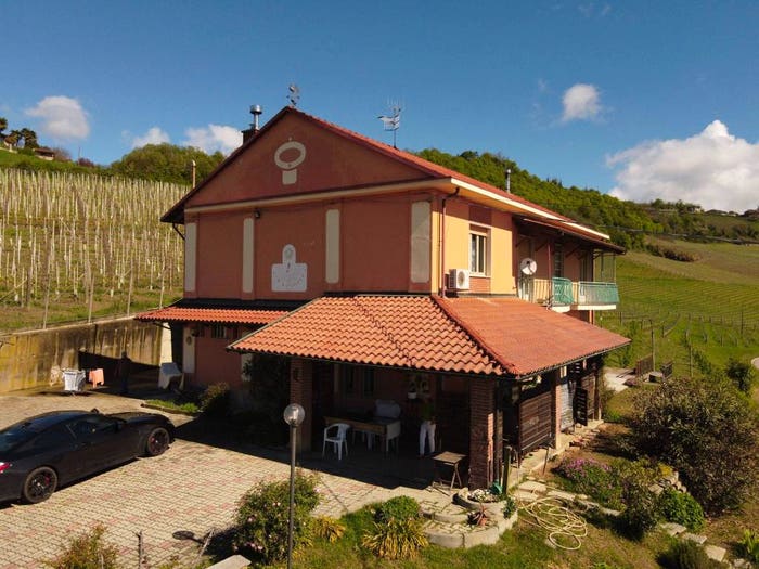 Casa con 6 locali in vendita in Frazione Castelrotto, Guarene