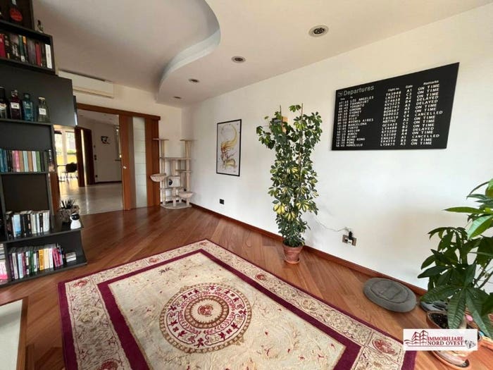 Appartamento con 5 locali in vendita in Via Montebello, San Martino, Legnano