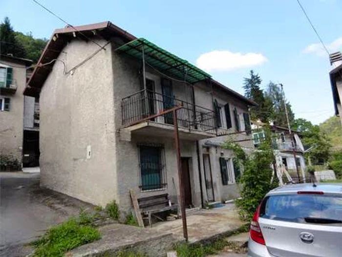 Casa con 6 locali in vendita in Murialdo