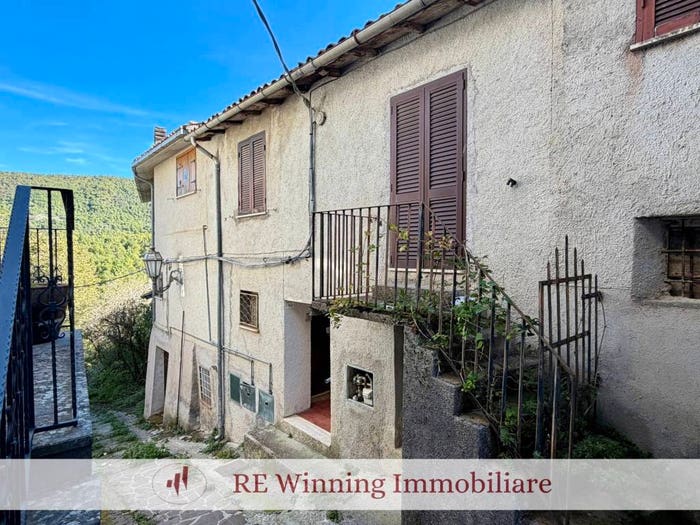 Appartamento quadrilocale in vendita in Via Sabina, Nespolo