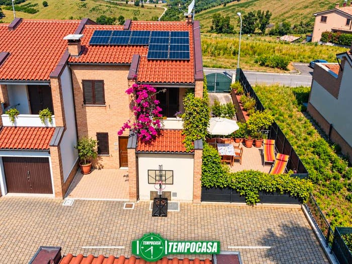Casa con 5 locali in vendita in via Otto marzo, Montefano