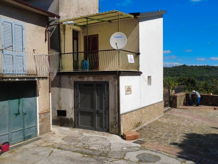Appartamento quadrilocale in vendita in Via Fabio Donnabella, Valle, Sessa Cilento