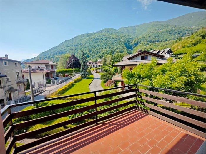Appartamento con 5 locali in vendita in via caravaggio, Taceno
