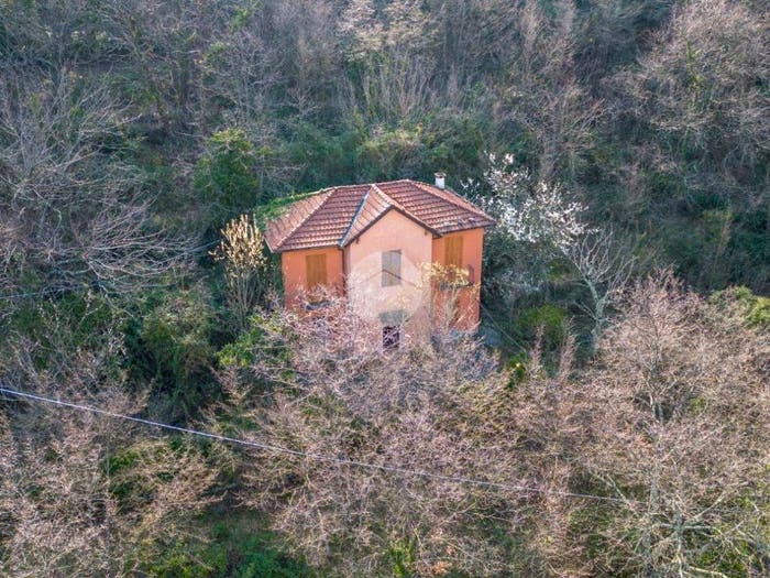 Casa con 5 locali in vendita in Via IV Novembre, Prelà