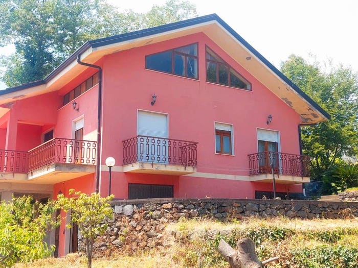 Casa con 6 locali in vendita in Via Martiri d'Ungheria, Milo