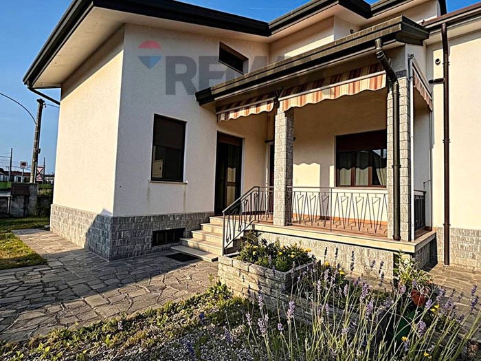 Casa con 6 locali in vendita in Via Carroccio, Centro, Magnago