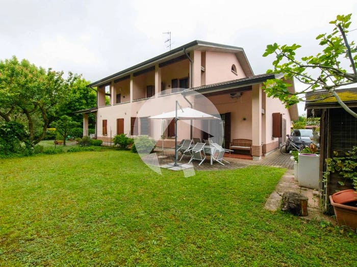 Casa con 6 locali in vendita in Via Cesare Terranova, Centro, Correggio