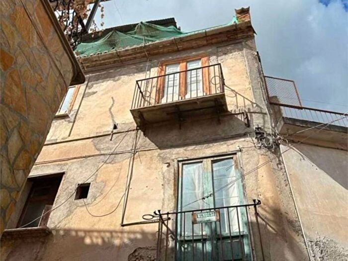 Casa trilocale in vendita in Via Capponi, Gioiosa Ionica