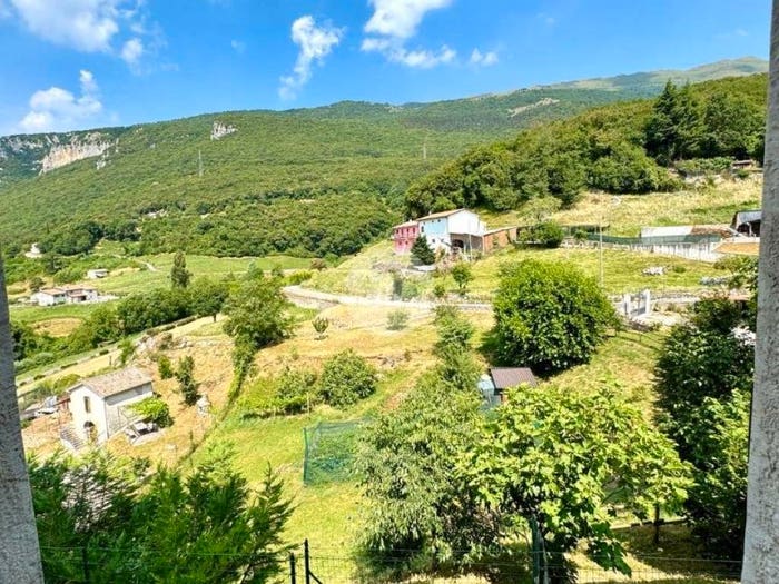 Casa quadrilocale in vendita in Localita ' braga, Caprino Veronese