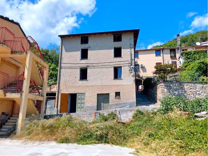 Casa con 6 locali in vendita in Via Pieve di Teco, Alto