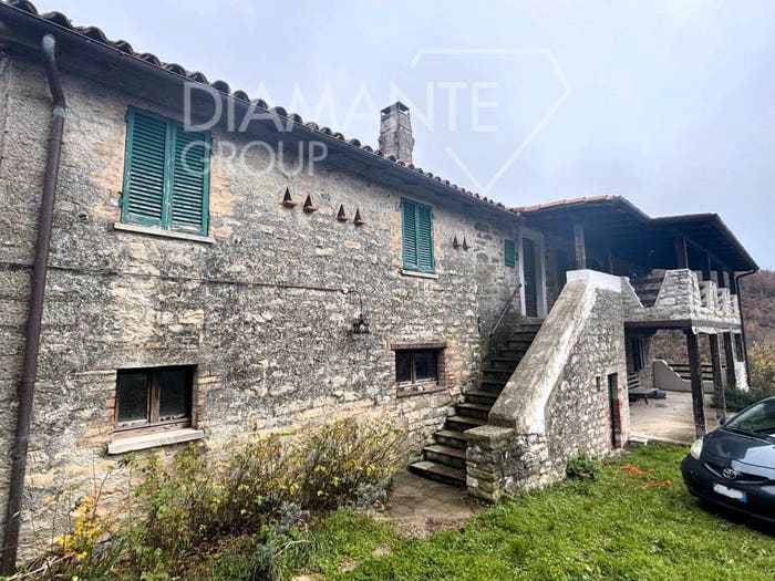 Casa con 6 locali in vendita in Gubbio