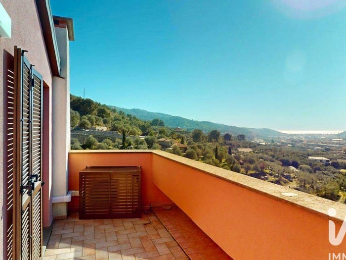 Appartamento trilocale in vendita in Località Costa d'Agosti, Andora