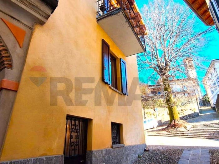 Casa trilocale in vendita in Via Montesanto, Centro, Cunardo